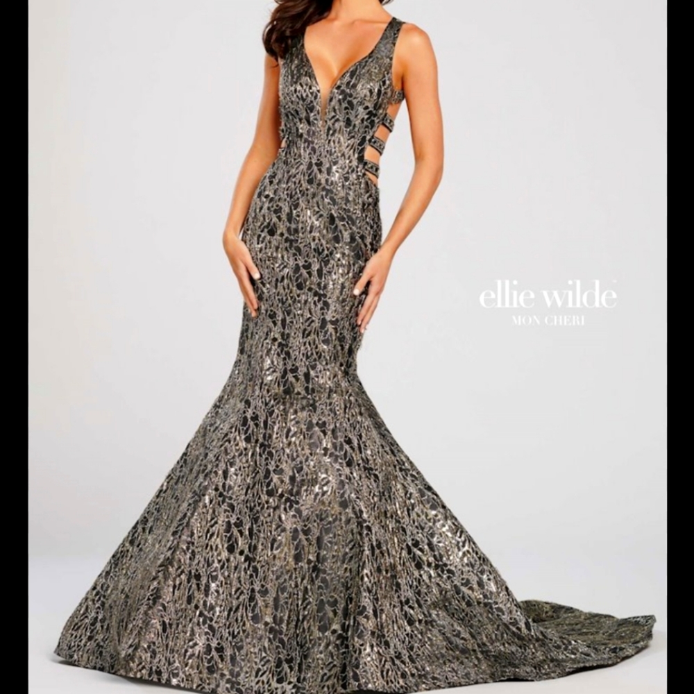 Size 8 Ellie Wilde Prom/Pageant gown